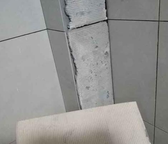 南昌市瓷砖空鼓维修公司分享下厨房瓷砖脱落的补救措施。